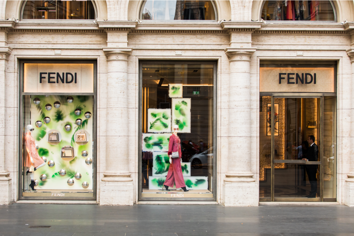 O Fendi Exymnei Ti Thilikotita Se Kathe Hlikia Main