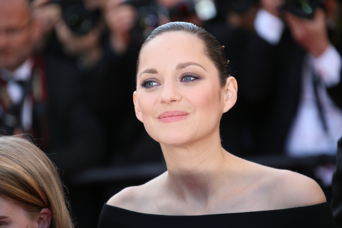 I Marion Cotillard Einai To Pr;Osopo Ths Chanel No5 Main