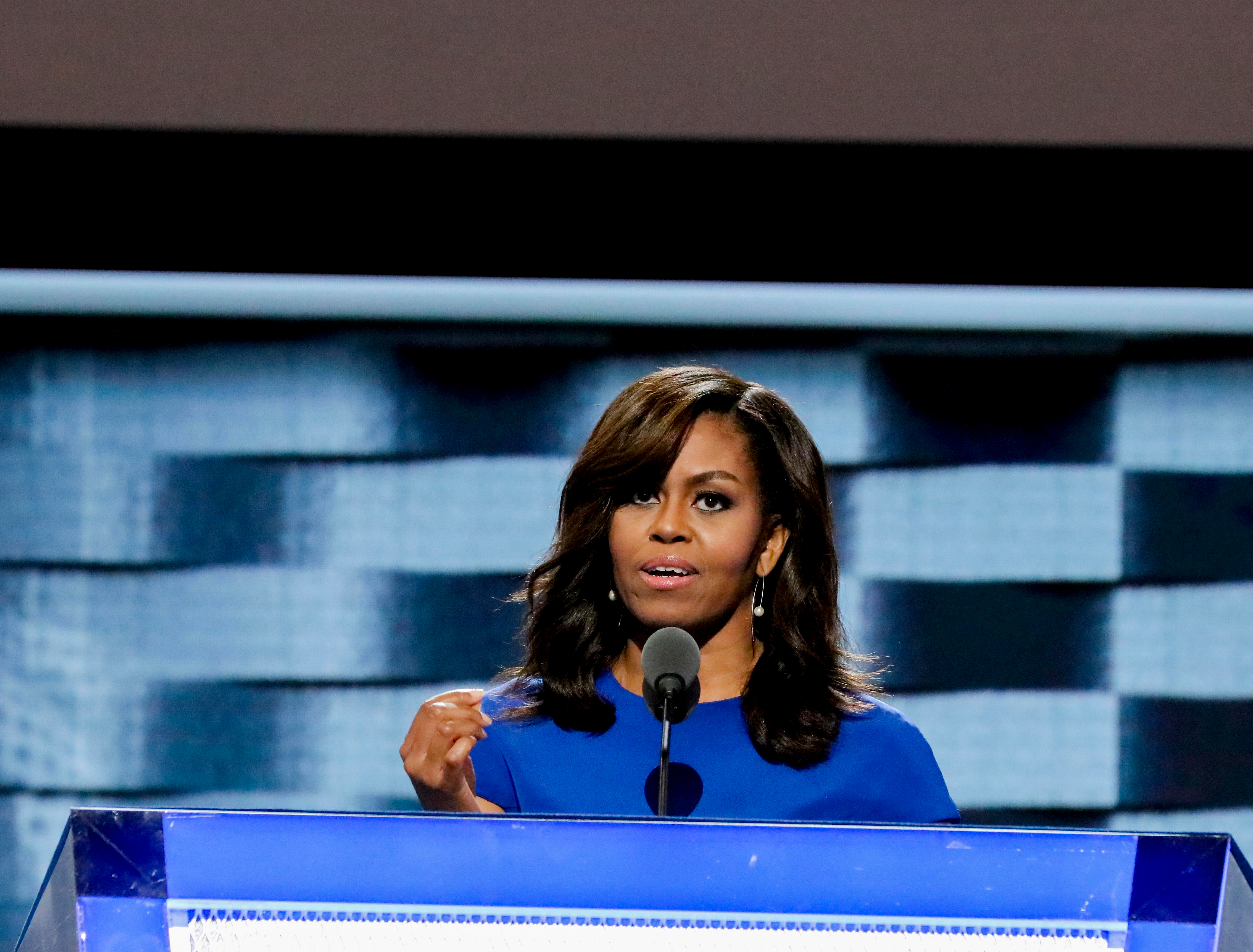 I Michelle Obama Nivuei Anisixh Gia Osa Symva;Inoyn Stis Ipa Main