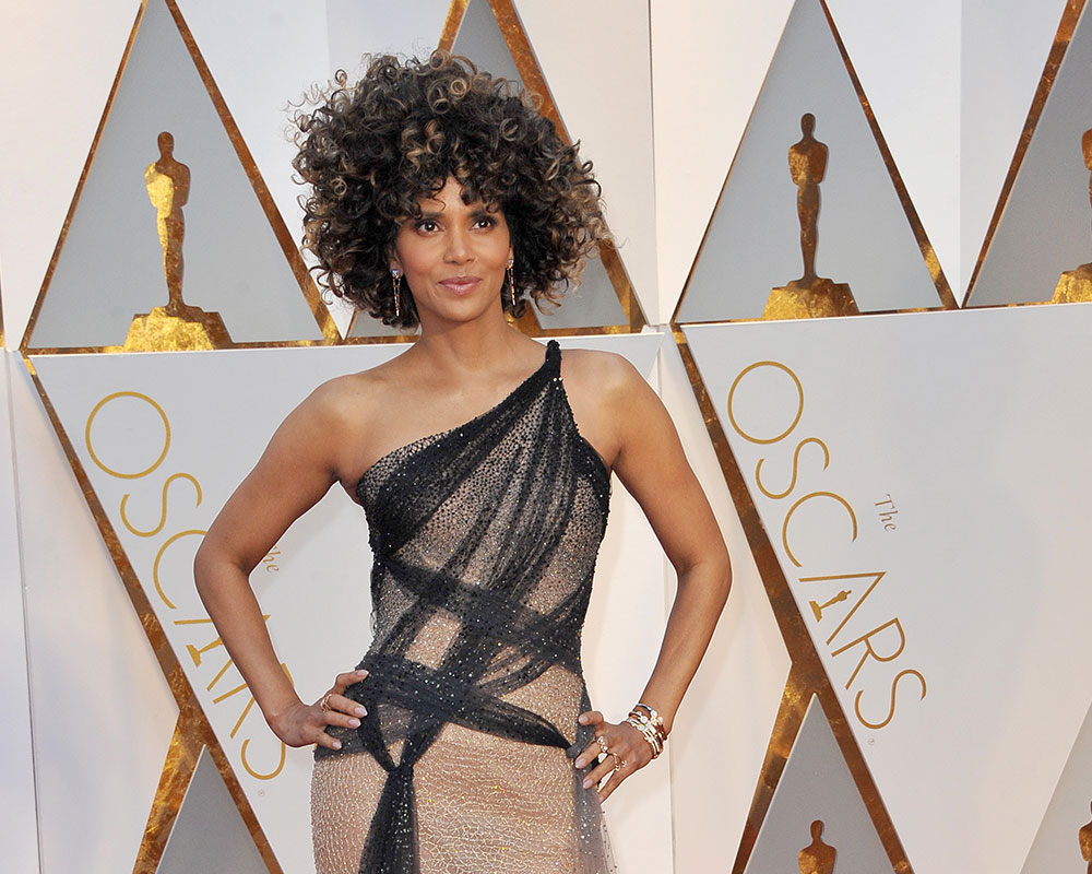 Maska Prosvpoy Prasino Tsai Koyrkoyma Latreyei Halle Berry