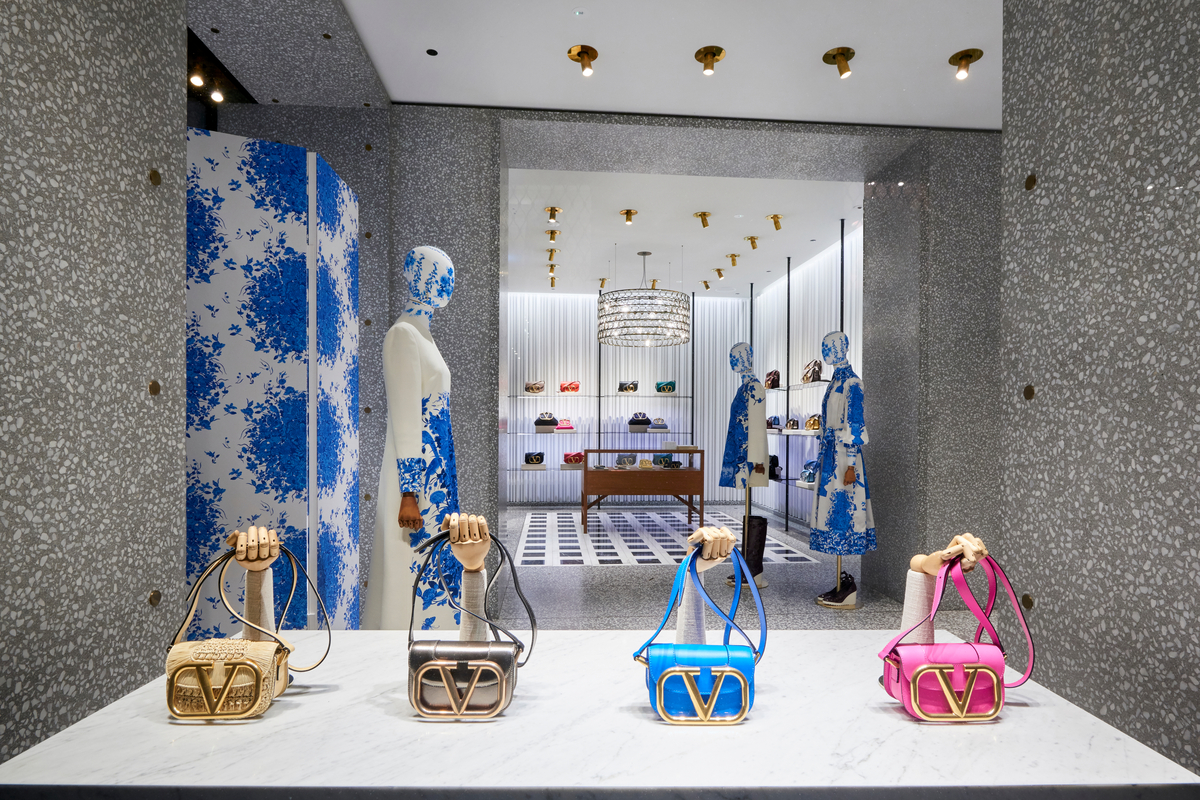 O Valentino Aposyrei Th Syllogi Tou Apo To Parisi Main